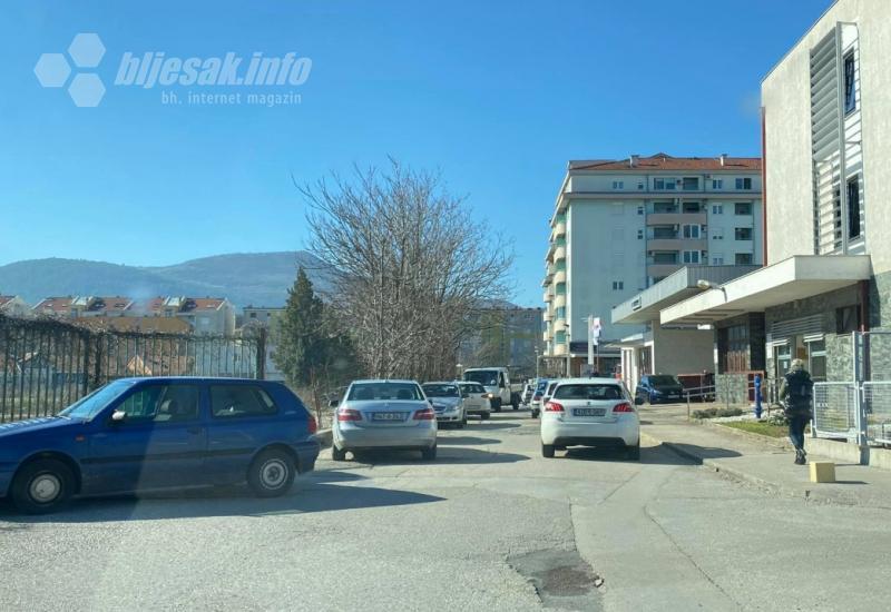 Mostar: 'Nakaradno' parkiranje stvara gužve